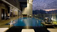 Crowne Plaza HONG KONG CAUSEWAY BAY by IHG - Infinity Pools