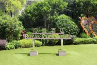 Royal View Hotel Hotels near Riviera Plaza