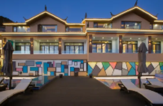 瀘沽湖雲上度假酒店（達祖情人灘店）