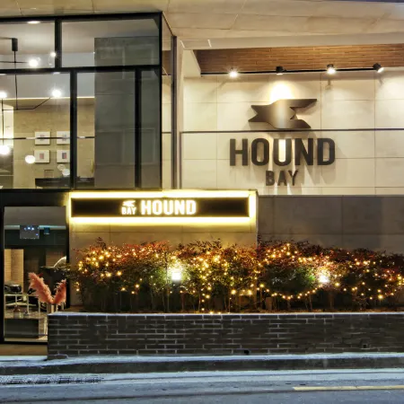 Bay Hound Hotel