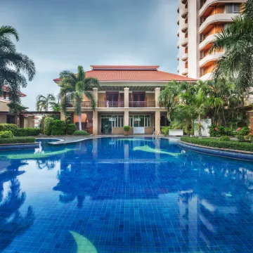 Eastern Grand Palace Hotels near Pattaya Tai
