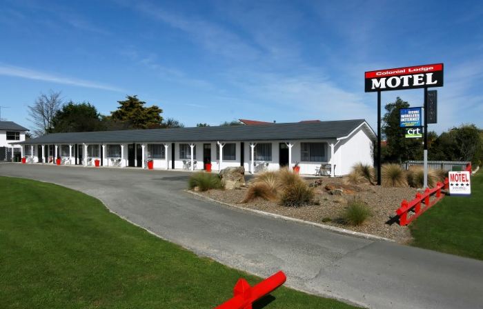 Colonial Lodge Motel
