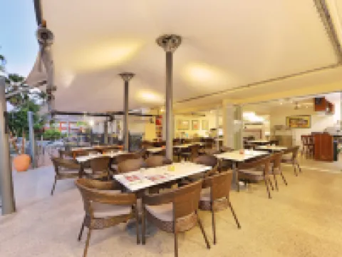 Cairns Queenslander Hotel & Apartments Hotels in Cairns North