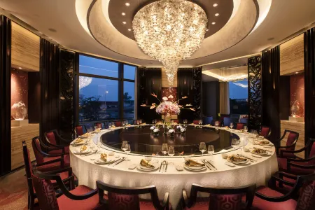 Crowne Plaza Fuzhou Riverside Отели рядом с достопримечательностью «Xichan Temple»
