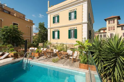 Palm Gallery Hotel