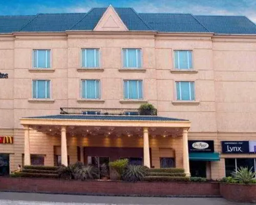 Savoy Suites Noida Hotel a Noida