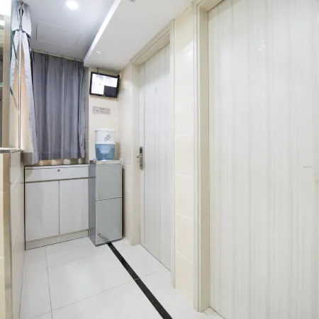 Maple Inn(Tsim Sha Tsui Store C2 EXIT) Отели рядом с достопримечательностью «Торгово-офисный центр Harbour City»