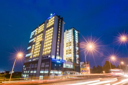 Golden Tulip Essential Tangerang Отели рядом с достопримечательностью «River Park Cisadane»