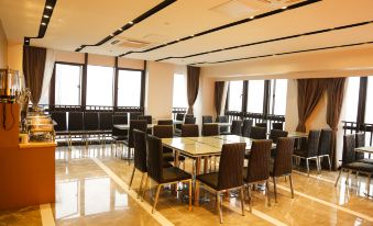 IU Hotel (Zhongshan Xiaolan Parkway Plaza) - Housity