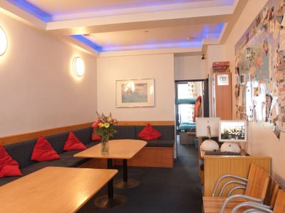 ITH San Francisco Pacific Tradewinds Backpacker Hostel