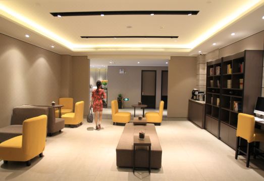 Homeinn Plus Hotel (Beijing Guangqumennei Subway Station Hongrun) Hotel Overview