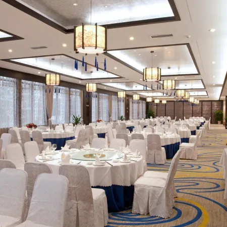 Lushan Zuishi Hot Spring Resort Hotel