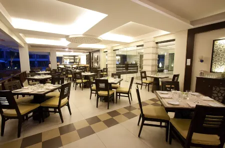 Henann Lagoon Resort Отели рядом с достопримечательностью «Aqualife Divers Academy»