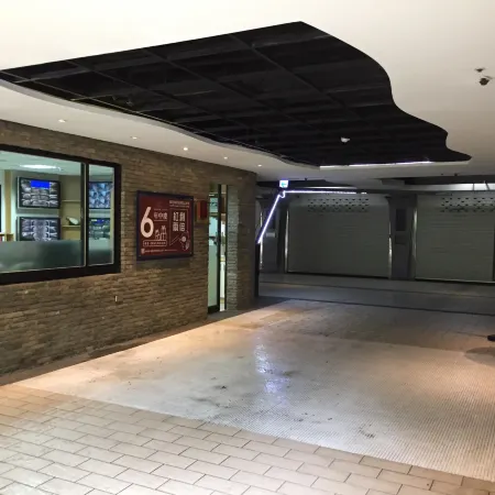 ALL-UR Boutique Motel Kaohsiung Branch Отели рядом с достопримечательностью «НКНУ - Хэпин Кампус»