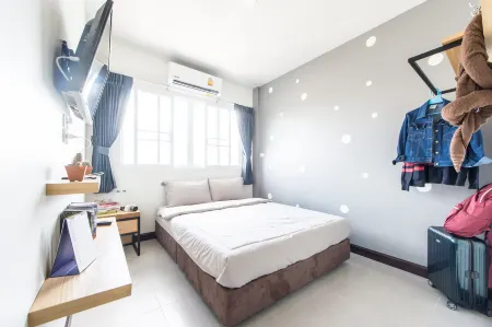 Full Stop. Hostel Chiang Mai Отели рядом с достопримечательностью «Wat Si Bunruang»