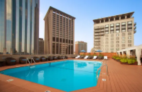 โรงแรมเดอะโคลอนเนด แบ็คเบย์