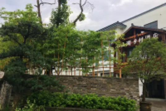Xianshanhu Village Hotel Hoteles cerca de Xianshanhu Scenic Area