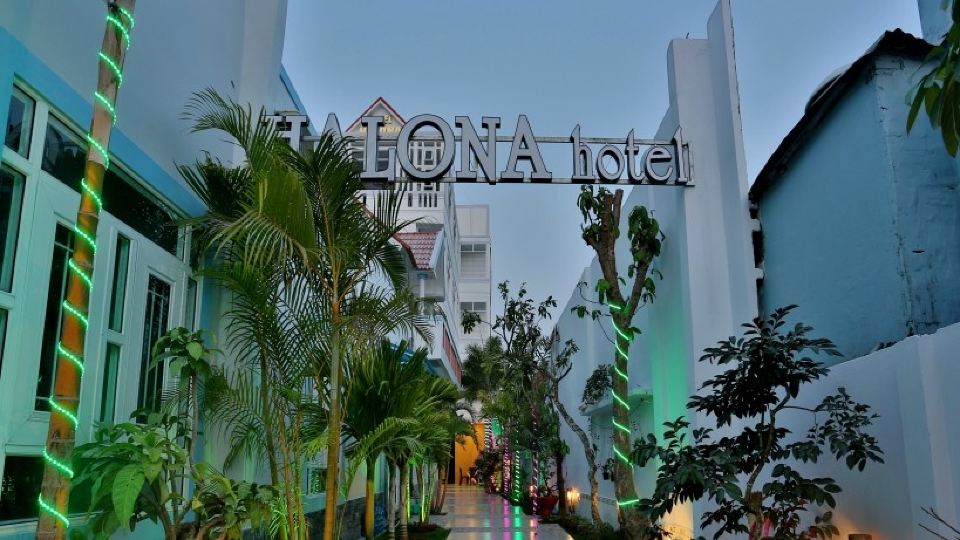 Halona Hotel