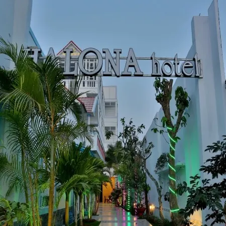 Halona Hotel