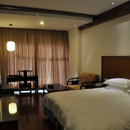 Nanbei Lake Huguang Shanju Holiday Hotel