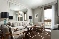 Portrait Firenze - Lungarno Collection Hotels near Piccolo Cafe