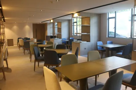 Mayflower Hotel Отели рядом с достопримечательностью «Jinyintan Beach»