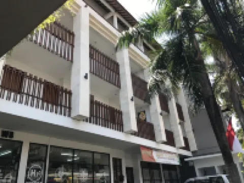Grand La Walon Hotel Легиан: отели