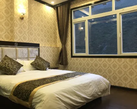 Lianganzirongdajiudian Hotels in Xinlong