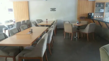 Quest Hotel Kuta Bali  by Aston Отели рядом с достопримечательностью «Asana Spa Bali»