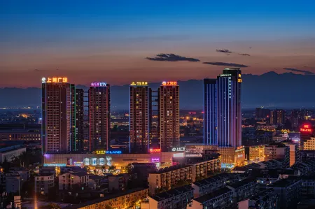 Care Feeling Grand Hotel Отели рядом с достопримечательностью «CPC Sichuan Shengsifating Committee Party School»