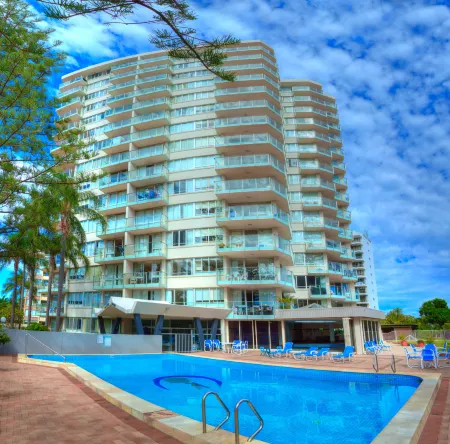 Pacific Regis Отели рядом с достопримечательностью «Парк Джон Лос»