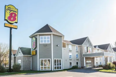 Super 8 by Wyndham Trois-Rivieres Hotels in der Nähe von Le Carrefour Trois-Rivières-Ouest