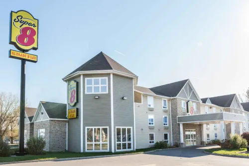Super 8 by Wyndham Trois-Rivieres Hotels in Yamachiche