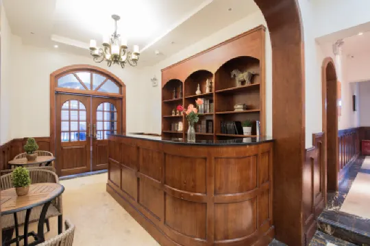 Lily Hotel (Chongqing Jiefangbei Hongya Cave Branch) Hoteles en 