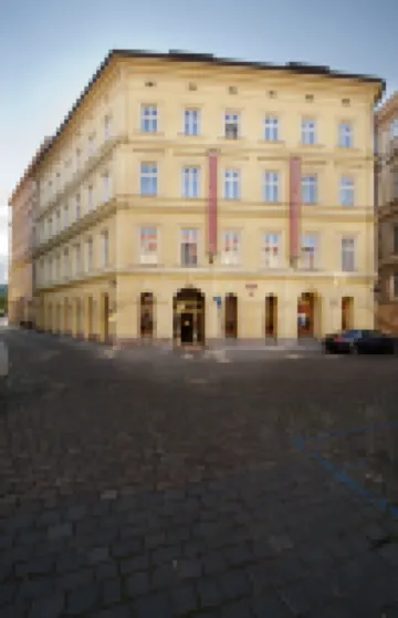 チャールズ ブリッジ パレス