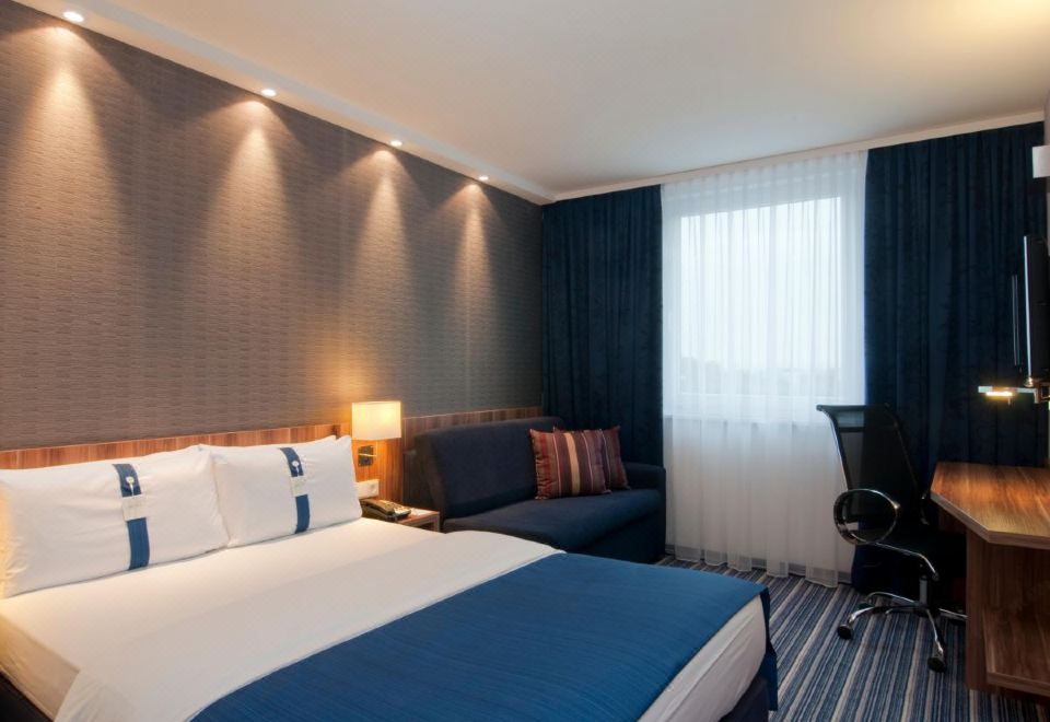 Holiday Inn Express HAMBURG CITY CENTRE-Hamburg Updated 2023 Room  Price-Reviews & Deals 