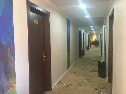 Beijing Jinli Hotel (Summer Palace West Gate) Отели рядом с достопримечательностью «Nanhu Island»