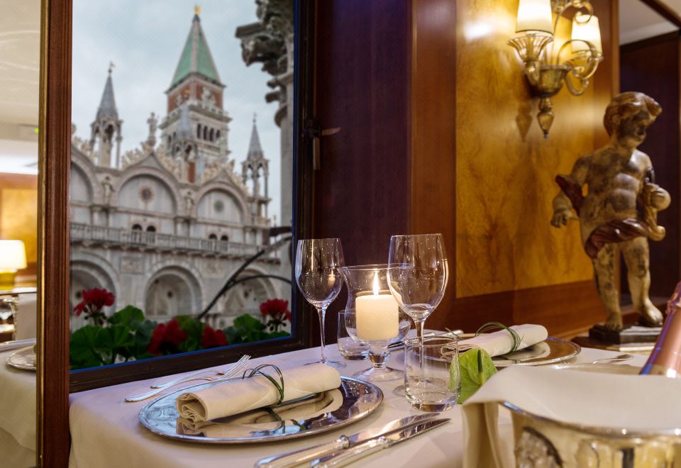 베니스 운하와 건물