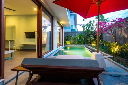 Sanur Art Villas Отели рядом с достопримечательностью «Kampus FKIP UNMAS»