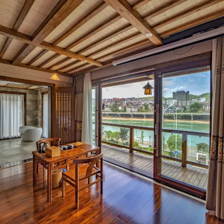 Zhangjiajie Waterfront Huajian Inn