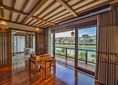 Zhangjiajie Waterfront Huajian Inn
