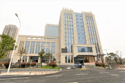 Enjoy Seasons Hotel Отели рядом с достопримечательностью «Площадь стиля жизни с миллиардами долларов»