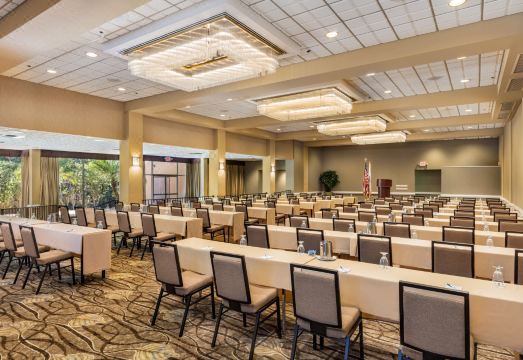 3. 핸들러리 호텔 ..