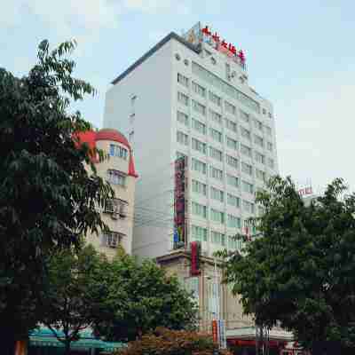 山水大飯店(龍巖火車站店) Hotel Exterior