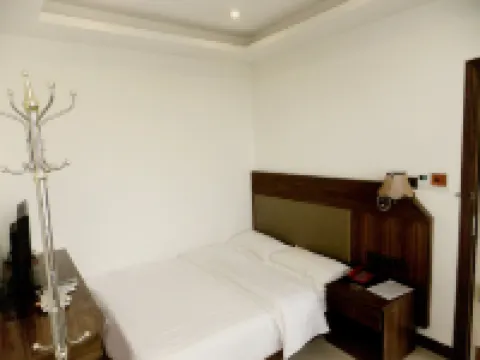Junzhiju Renjia Zhuangyuan Inn