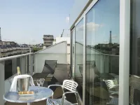 Renaissance Paris Arc de Triomphe Hotel โรงแรมใกล้อเวนิว เดส์ แตร์น