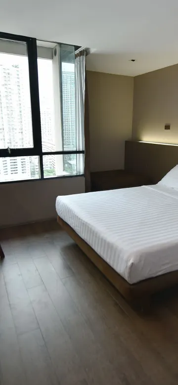 ห้องดีลักซ์ เตียงใหญ่ 1 เตียง