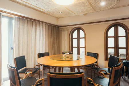 Floral Hotel · Yixing listen to the wind Hotel Отели рядом с достопримечательностью «Yao Hu Town»