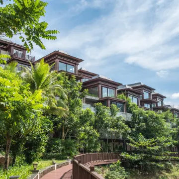 Naxiang Mountain Rainforest Resort Hotel (Baoting Yanuoda)