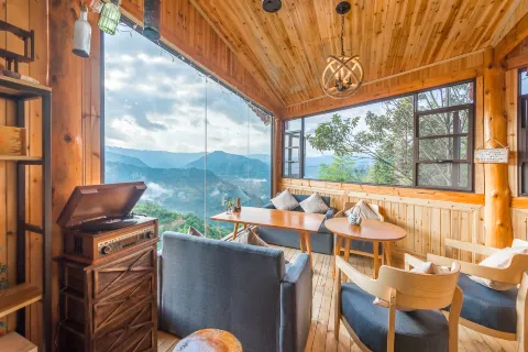 Floral Hotel·Longshengyue Shangshanshe Inn (Longji Terrace Jiulong Wuhu Observation Deck)